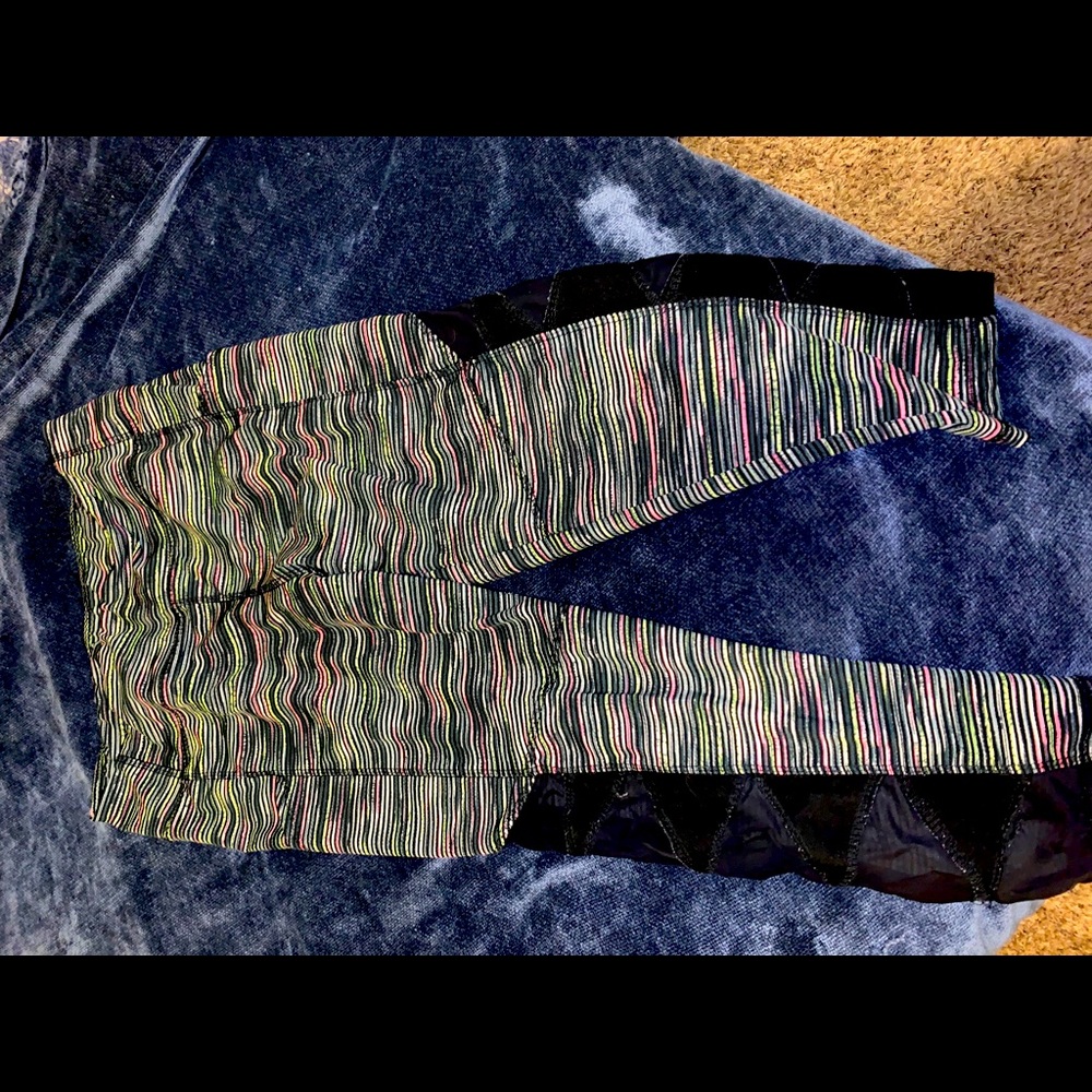 Multi-striped, pocketed, Capri leggings